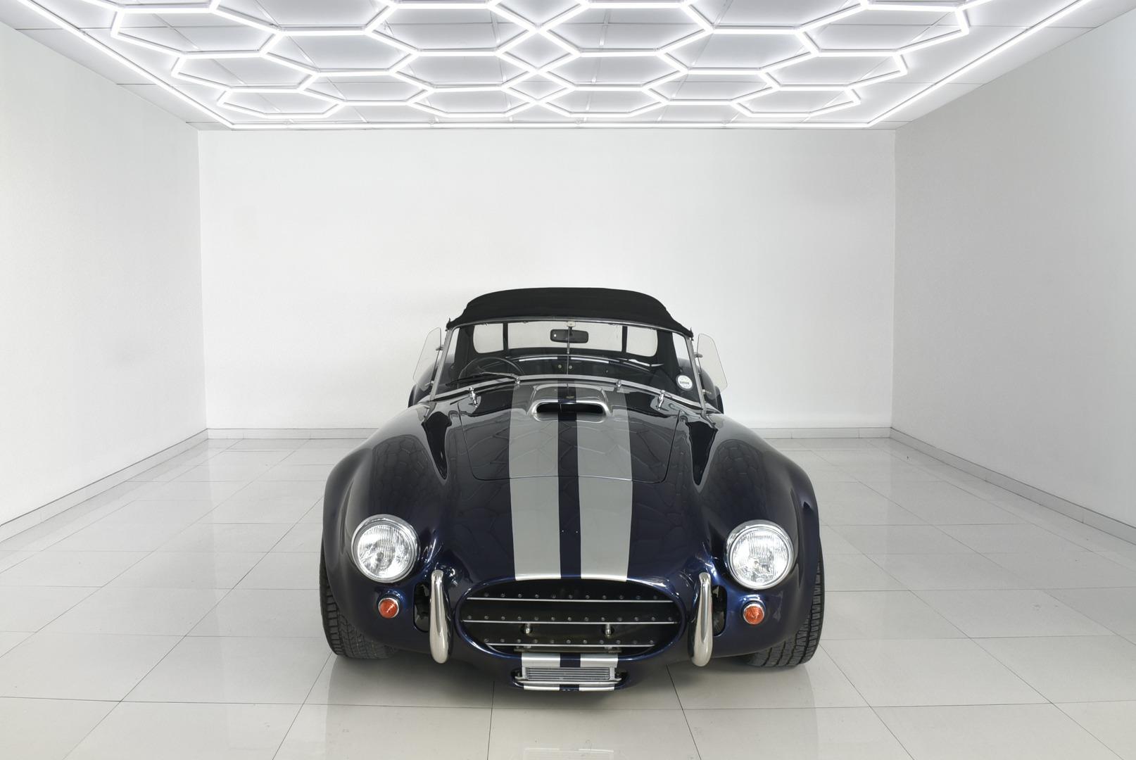 AC Cobra - V8 - Image 3